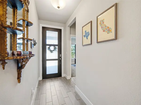208 Winding Hollow LN, Georgetown, TX 78628