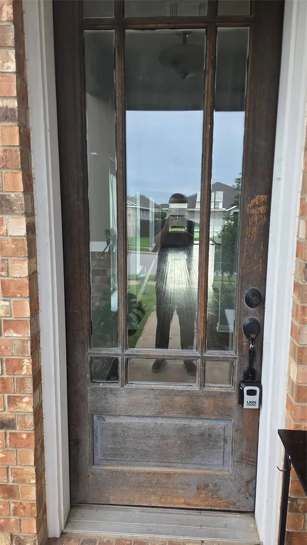 209 Winding Hollow LN, Georgetown, TX 78628