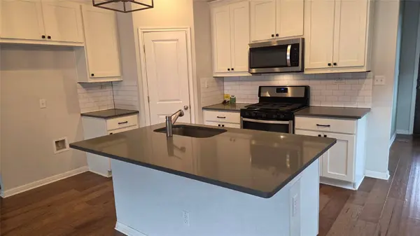 209 Winding Hollow LN, Georgetown, TX 78628