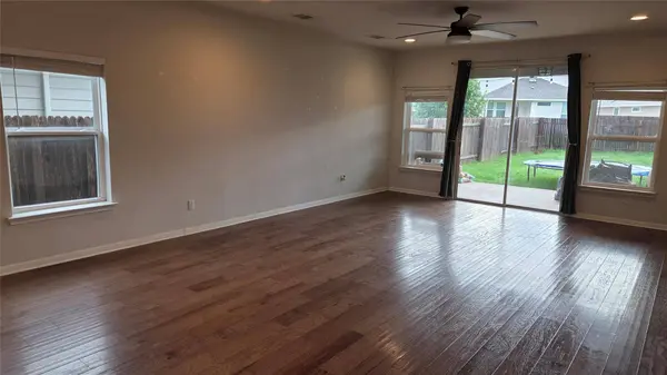 209 Winding Hollow LN, Georgetown, TX 78628