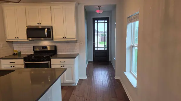 209 Winding Hollow LN, Georgetown, TX 78628