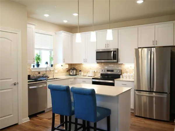 95 Snowy Plover LN, Leander, TX 78641