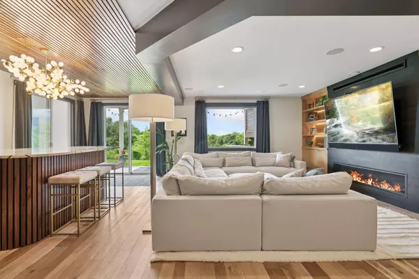 5865 Garland LN N, Plymouth, MN 55446