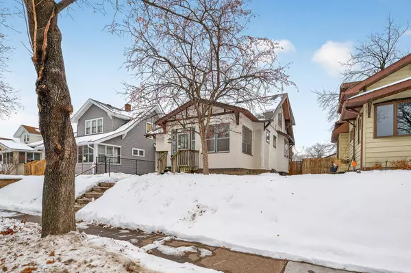 976 Lawson AVE E, Saint Paul, MN 55106