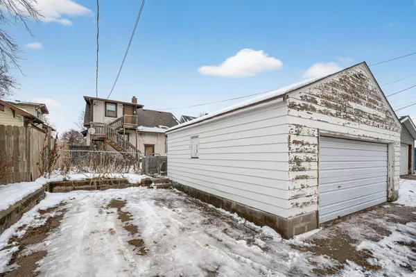 976 Lawson AVE E, Saint Paul, MN 55106