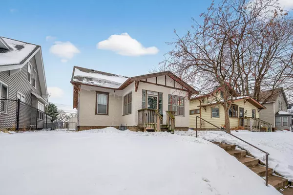 976 Lawson AVE E, Saint Paul, MN 55106