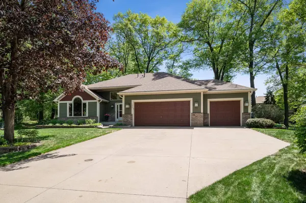146 White Pine CIR, Lino Lakes, MN 55014