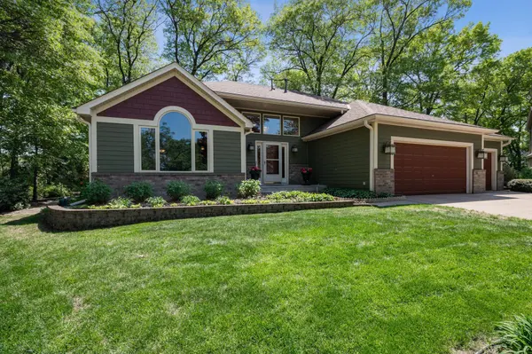 146 White Pine CIR, Lino Lakes, MN 55014