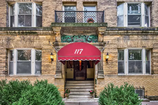 117 Mackubin ST #1, Saint Paul, MN 55102