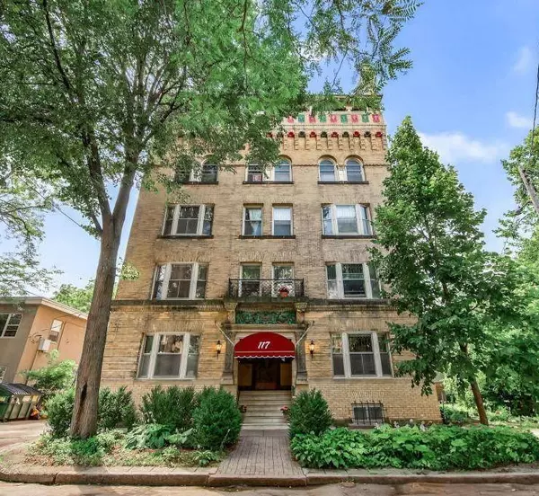 117 Mackubin ST #1, Saint Paul, MN 55102