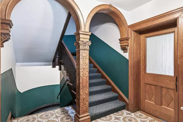 117 Mackubin ST #1, Saint Paul, MN 55102