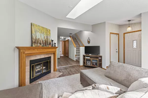 5325 Highpointe TER, Bloomington, MN 55437