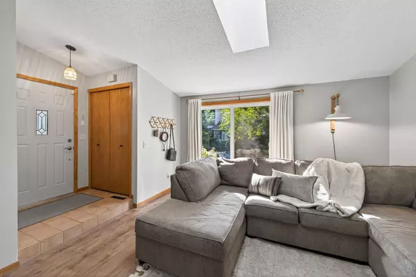 5325 Highpointe TER, Bloomington, MN 55437