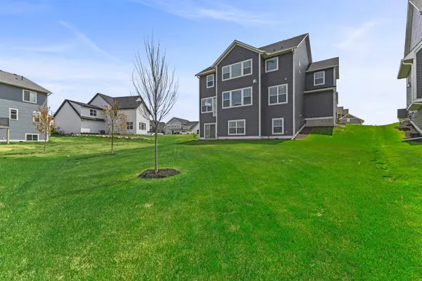 10122 Shadyview LN N, Maple Grove, MN 55311
