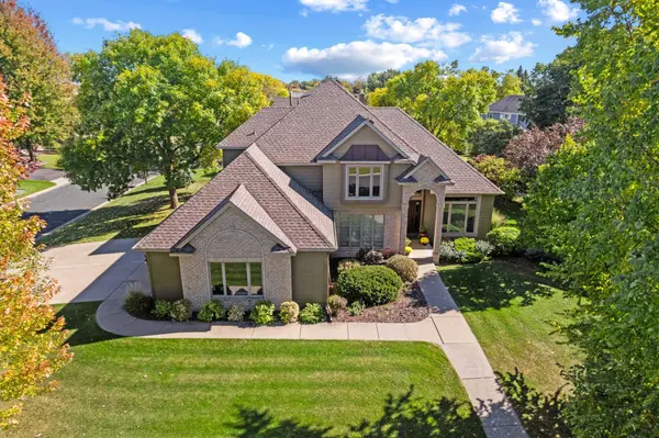 8048 Ranchview LN N, Maple Grove, MN 55311