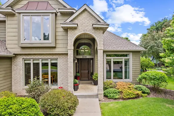 8048 Ranchview LN N, Maple Grove, MN 55311