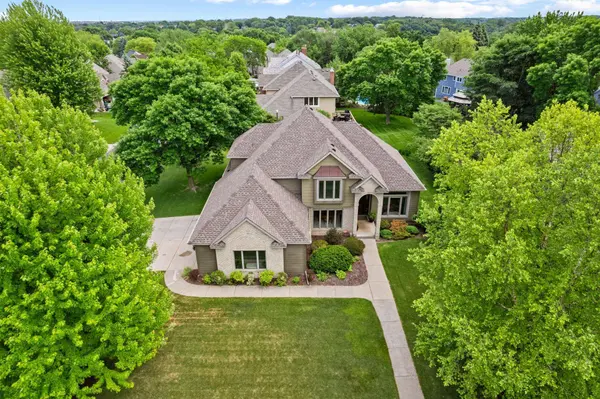 8048 Ranchview LN N, Maple Grove, MN 55311
