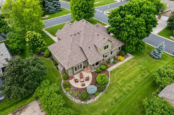 8048 Ranchview LN N, Maple Grove, MN 55311
