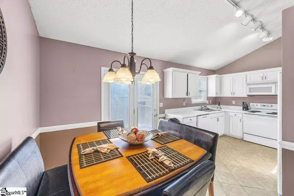 353 Old John Dodd Road, Boiling Springs, SC 29316