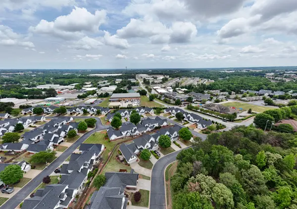 608 Glassyrock Ct, Greer, SC 29650-4577