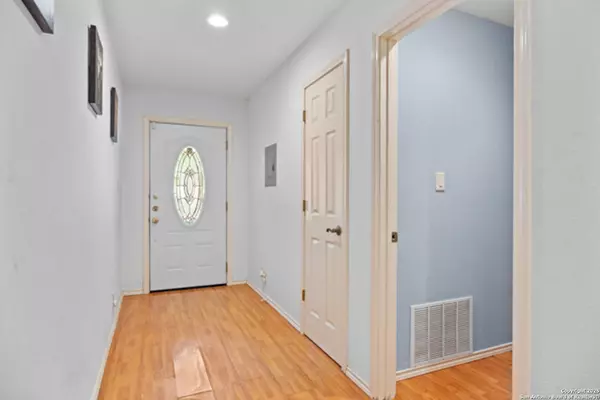 11309 Forest Rain, Live Oak, TX 78233