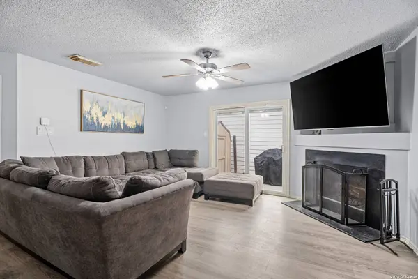 10124 Sunset Pl, San Antonio, TX 78245