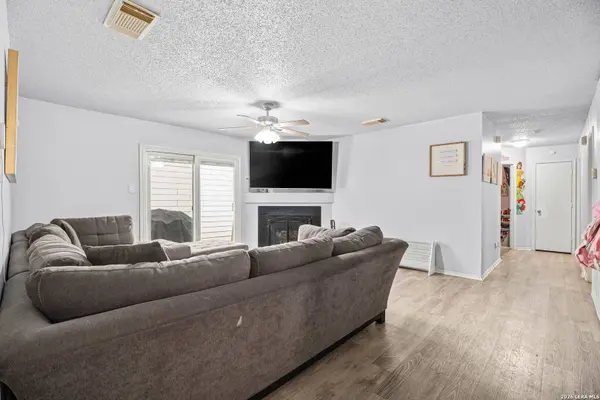 10124 Sunset Pl, San Antonio, TX 78245