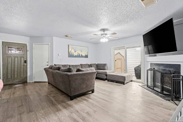 10124 Sunset Pl, San Antonio, TX 78245