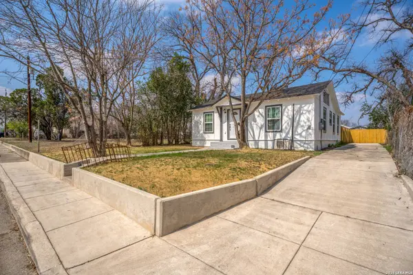 2151 E Crockett, San Antonio, TX 78202