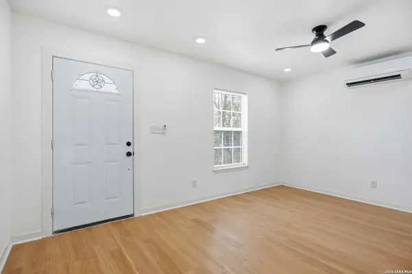 2151 E Crockett, San Antonio, TX 78202