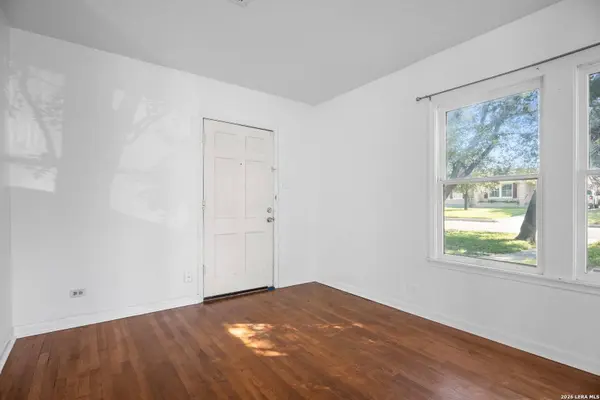 165 W MANDALAY DR, San Antonio, TX 78212
