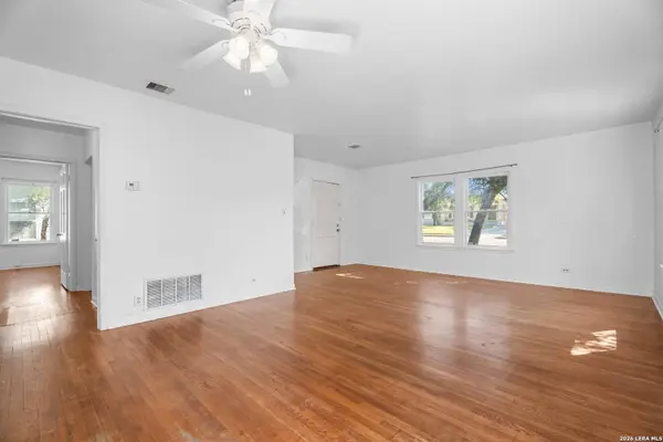 165 W MANDALAY DR, San Antonio, TX 78212