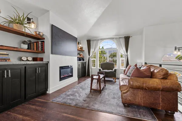 Come for the kitchen, stay for the mountain views!