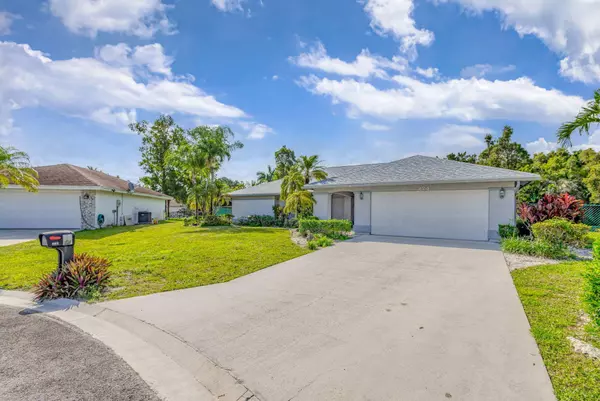 224 Infanta CT, Royal Palm Beach, FL 33411