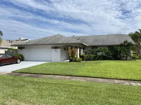 191 Parkwood DR, Royal Palm Beach, FL 33411