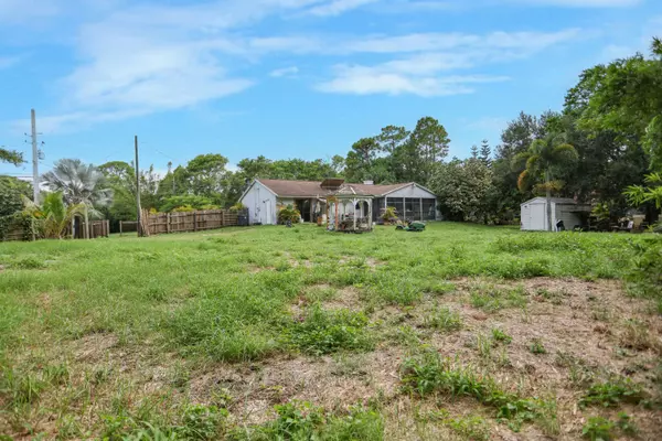 18055 W Sycamore DR, The Acreage, FL 33470