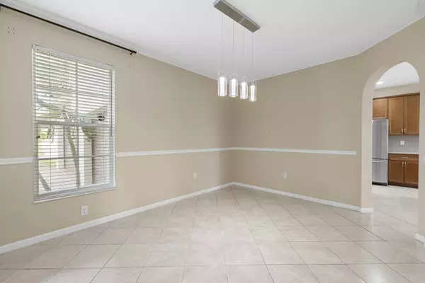 166 Bella Vista WAY, Royal Palm Beach, FL 33411