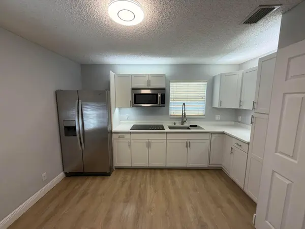 201 PARKWOOD DR S #B, Royal Palm Beach, FL 33411