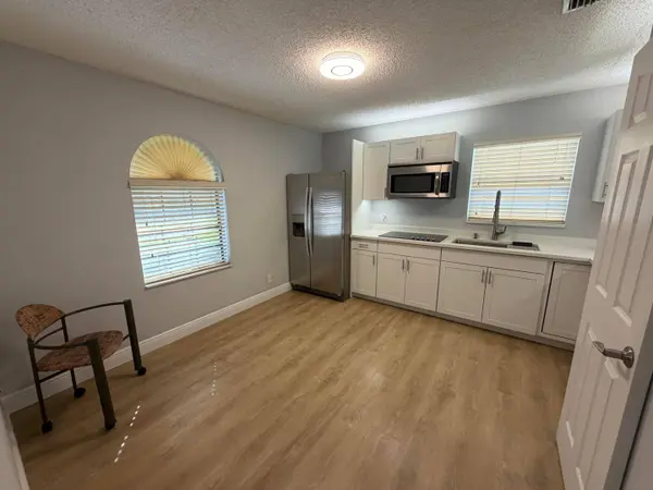 201 PARKWOOD DR S #B, Royal Palm Beach, FL 33411