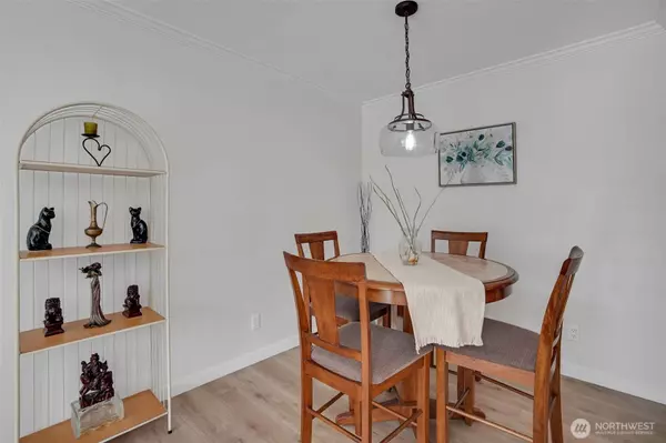 550 Elm WAY #408, Edmonds, WA 98020