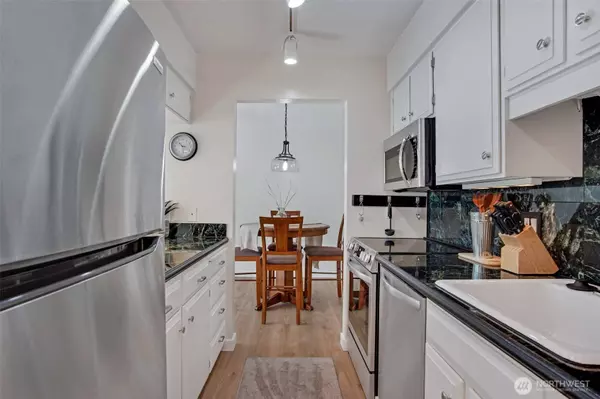 550 Elm WAY #408, Edmonds, WA 98020