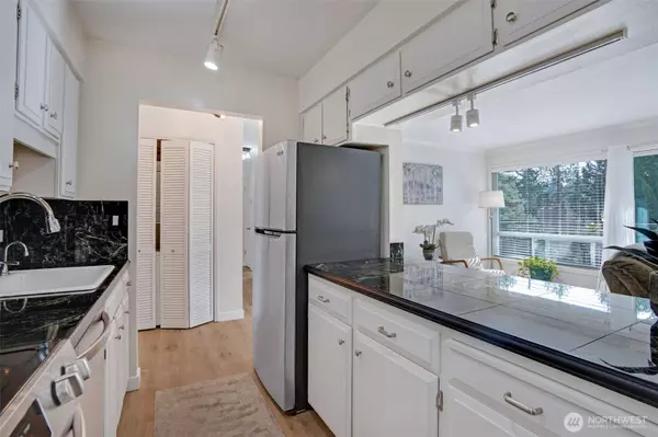 550 Elm WAY #408, Edmonds, WA 98020