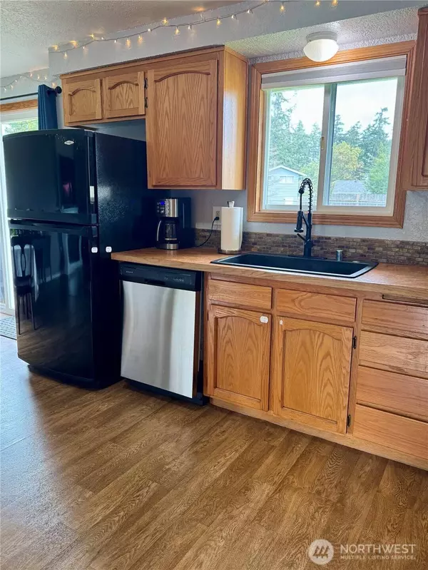 1086 Greenwood ST, Oak Harbor, WA 98277