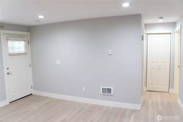 21305 48th Ave W #B110, Mountlake Terrace, WA 98043