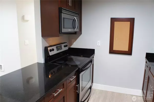 21305 48th Ave W #B110, Mountlake Terrace, WA 98043