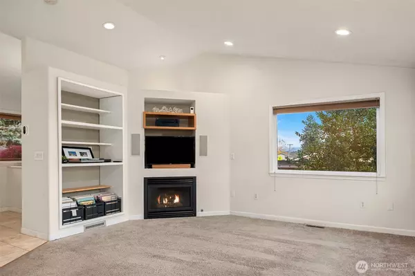 811 SW Langston RD, Renton, WA 98057