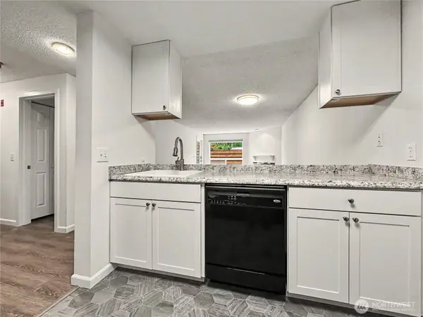 10501 8th AVE NE #128, Seattle, WA 98125