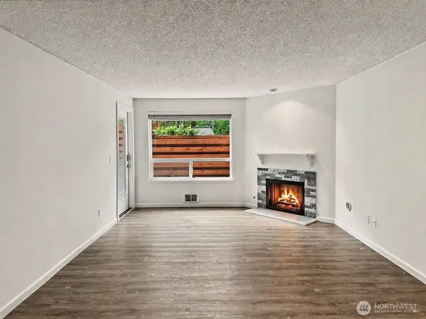 10501 8th AVE NE #128, Seattle, WA 98125