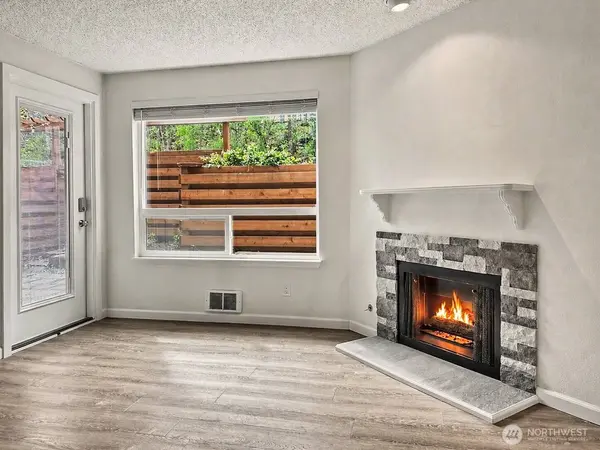 10501 8th AVE NE #128, Seattle, WA 98125