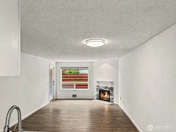 10501 8th AVE NE #128, Seattle, WA 98125